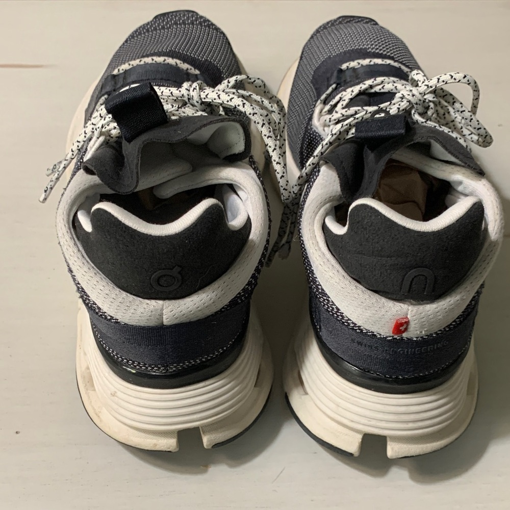 On Cloud Women's Black and White Athletic Shoes | Size 7 - Picture 5 of 11